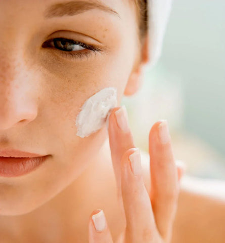 Blog Feed Article Feature Image Carousel: Master the Art of Moisturizer Layering: Expert Tips for Hydrated, Radiant Skin 