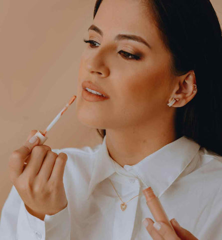 Blog Feed Article Feature Image Carousel: What Is a Neutral Undertone & How to Pick the Perfect Makeup & Clothing 
