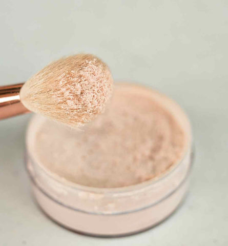 Blog Feed Article Feature Image Carousel: What’s the Difference Between Setting Powder and Finishing Powder? A Complete Guide 
